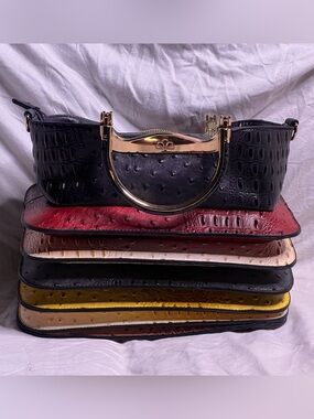 ⭐️Structured Black Satchel with Gold Top Handle⭐️